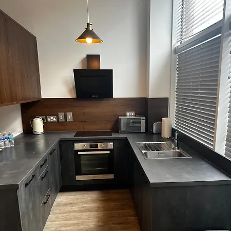 Luxurious 1-bedroom With Parking Apartment *